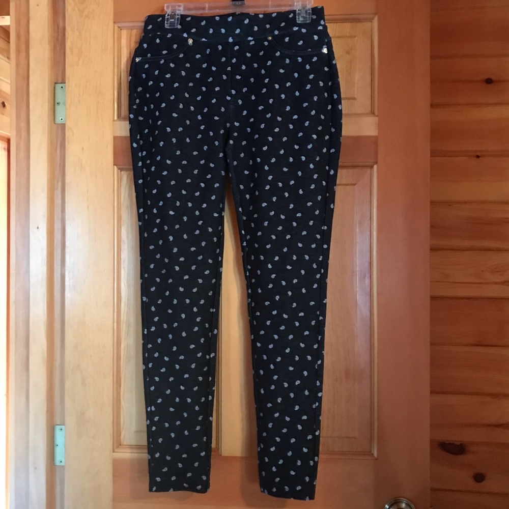 2/$10 Michael Kors size M black paisley jegging legging with pockets worn once!